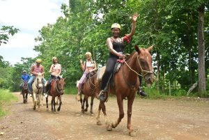 Tour de Cabalgata en la Finca Monte Verde